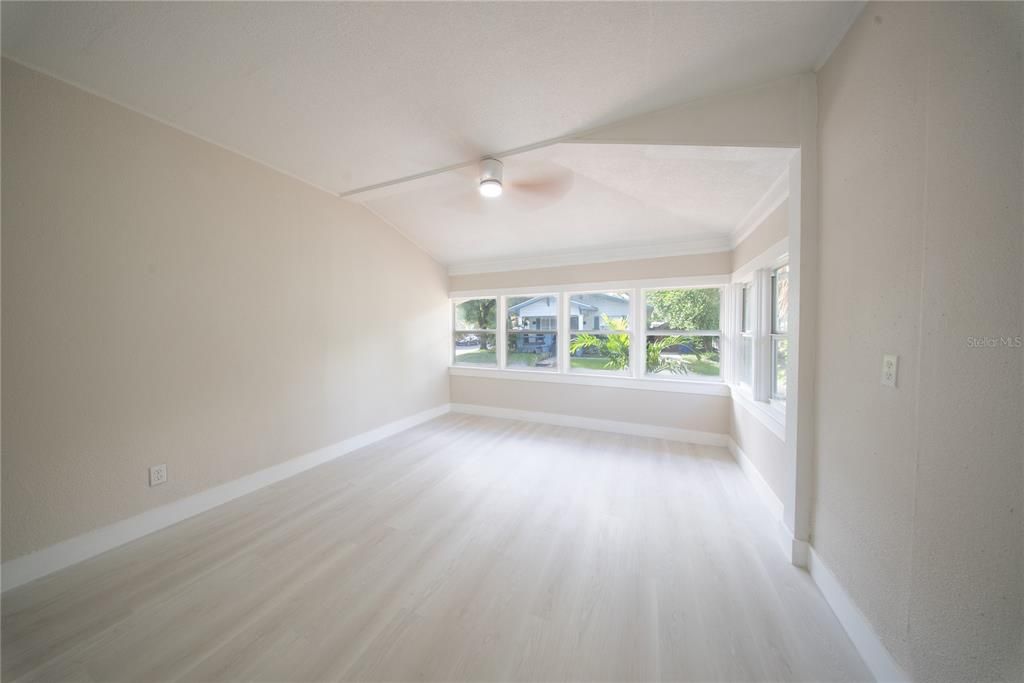 En Venta: $379,900 (3 camas, 2 baños, 1114 Pies cuadrados)