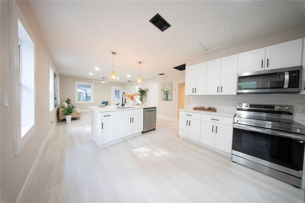 En Venta: $379,900 (3 camas, 2 baños, 1114 Pies cuadrados)