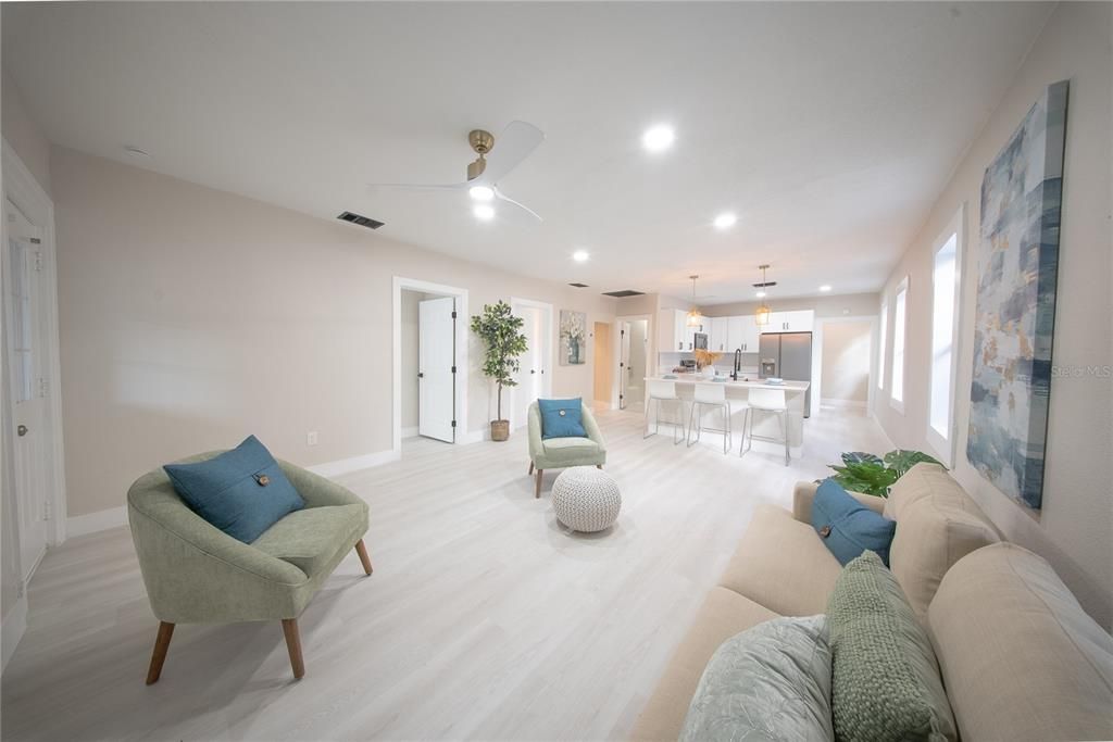 En Venta: $379,900 (3 camas, 2 baños, 1114 Pies cuadrados)