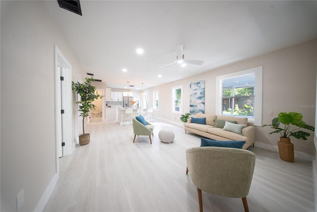 En Venta: $379,900 (3 camas, 2 baños, 1114 Pies cuadrados)
