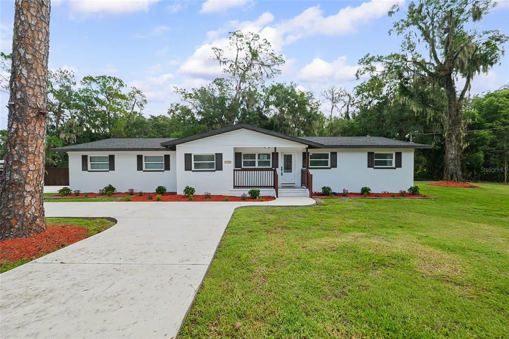 For Sale: $468,500 (3 beds, 2 baths, 2202 Square Feet)