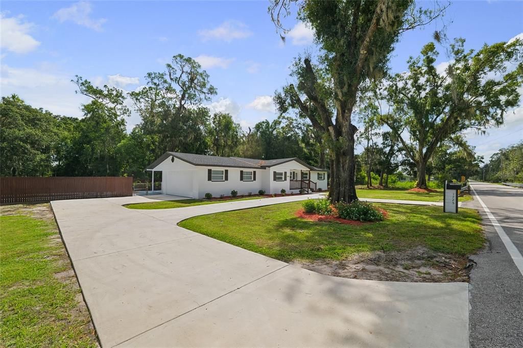 For Sale: $468,500 (3 beds, 2 baths, 2202 Square Feet)