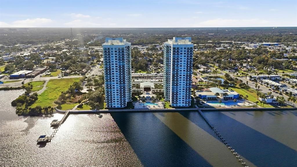 На продажу: $440,000 (2 спален, 2 ванн, 1693 Квадратных фут)