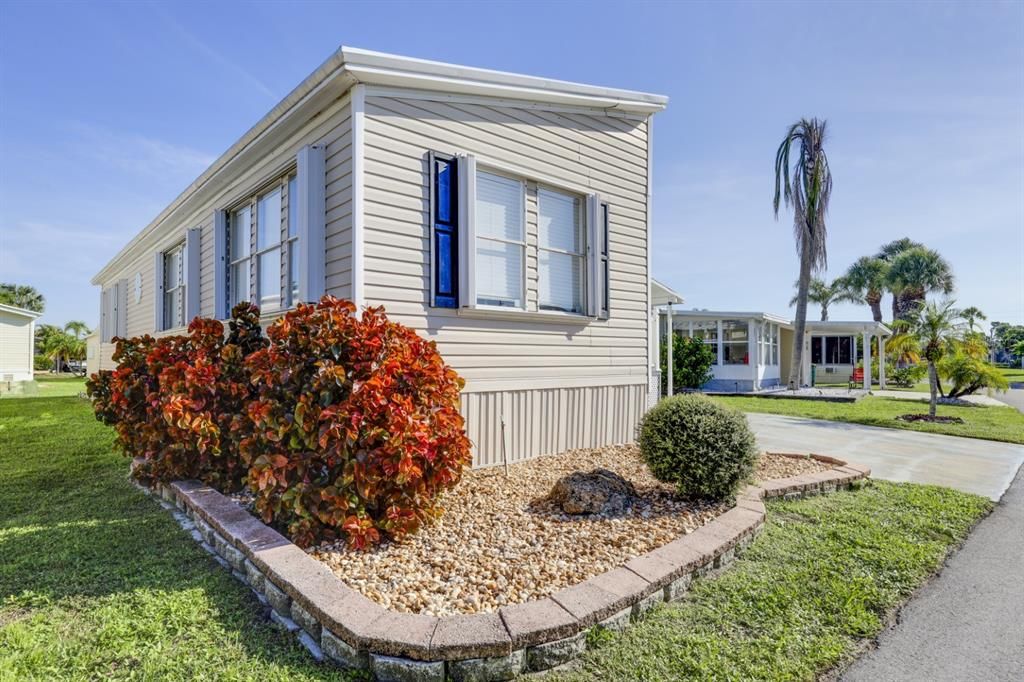 На продажу: $179,900 (2 спален, 2 ванн, 1236 Квадратных фут)
