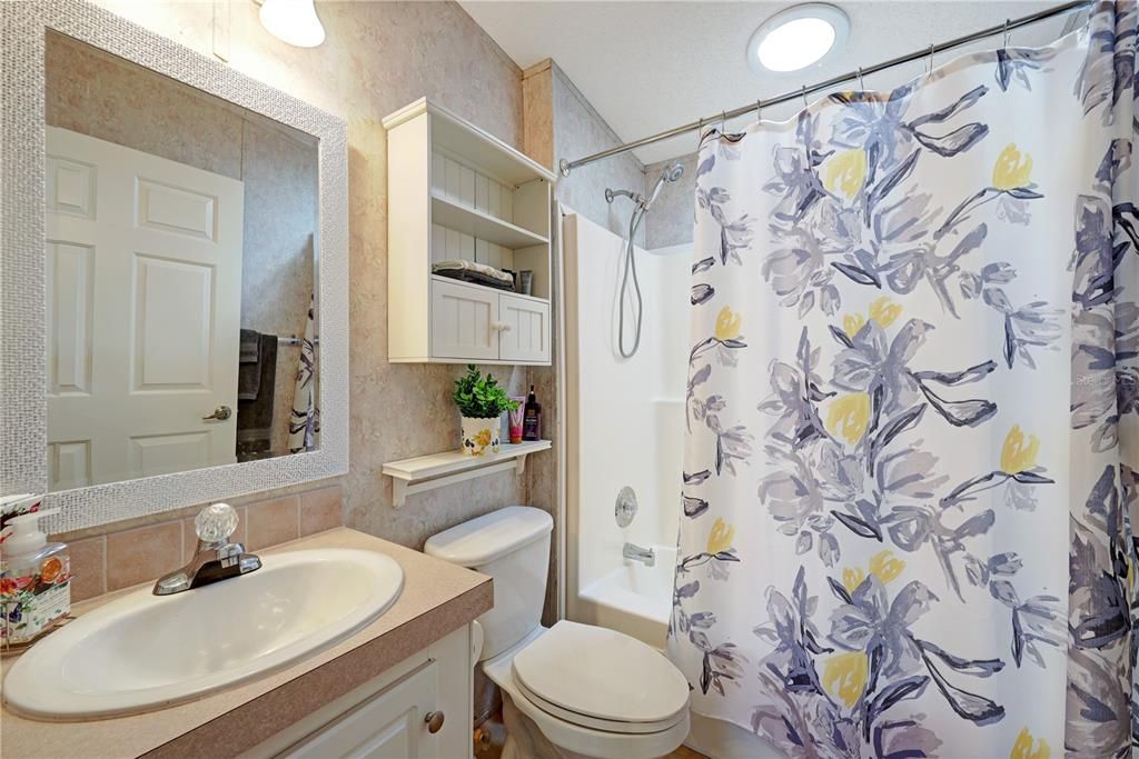 На продажу: $179,900 (2 спален, 2 ванн, 1236 Квадратных фут)