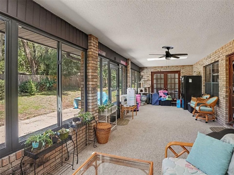 Activo con contrato: $479,000 (4 camas, 2 baños, 2553 Pies cuadrados)