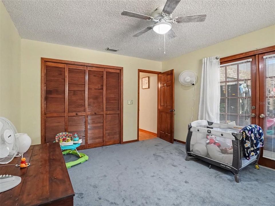 Activo con contrato: $479,000 (4 camas, 2 baños, 2553 Pies cuadrados)