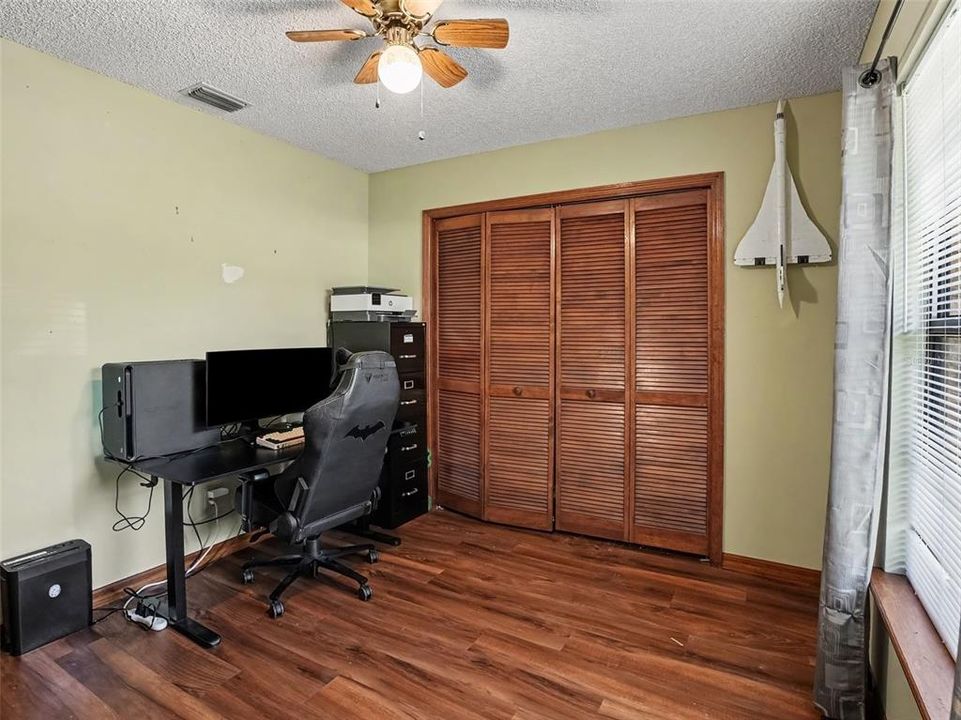 Activo con contrato: $479,000 (4 camas, 2 baños, 2553 Pies cuadrados)