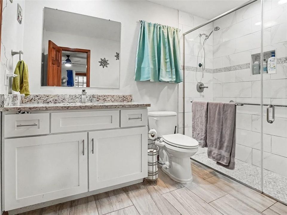 Activo con contrato: $479,000 (4 camas, 2 baños, 2553 Pies cuadrados)