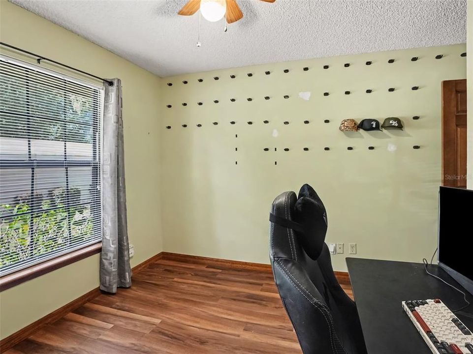 Activo con contrato: $479,000 (4 camas, 2 baños, 2553 Pies cuadrados)