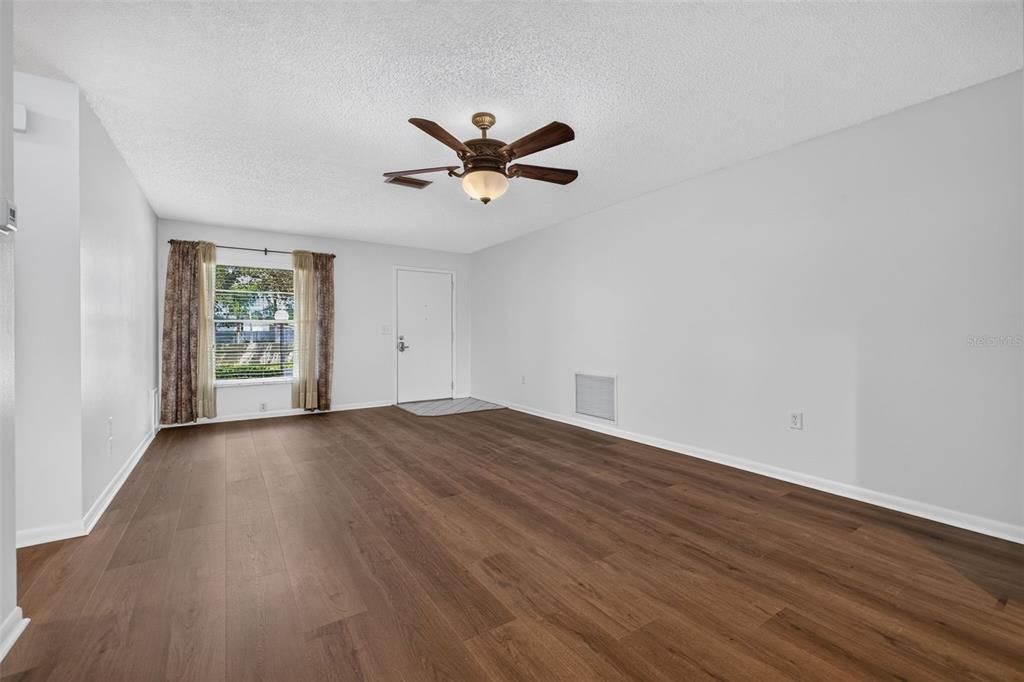 En Venta: $249,000 (2 camas, 2 baños, 1210 Pies cuadrados)