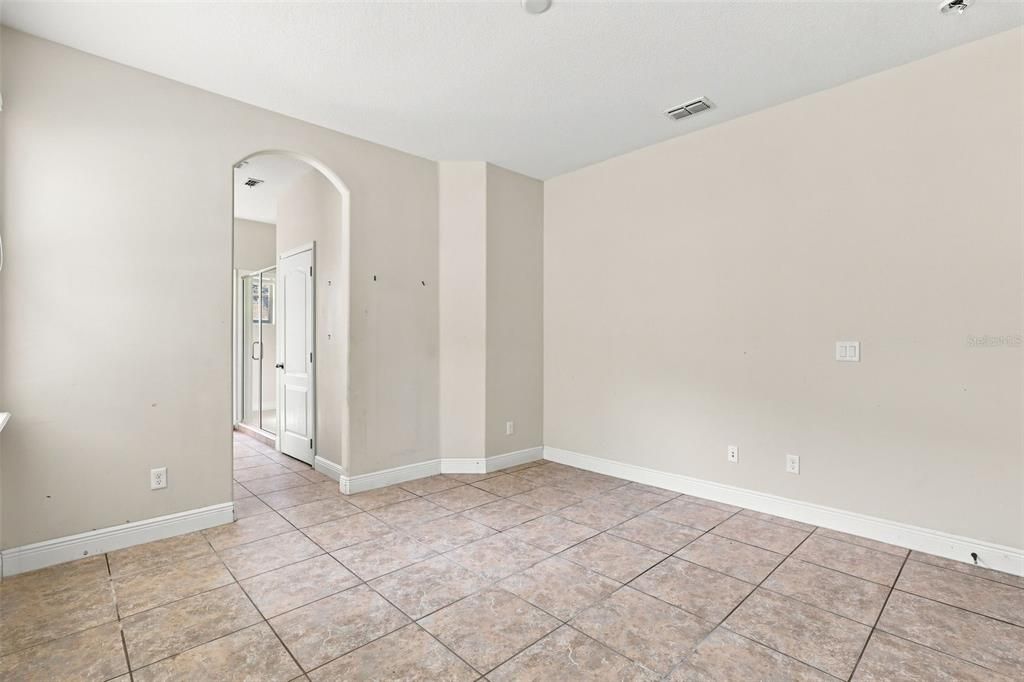 For Sale: $320,000 (4 beds, 3 baths, 2060 Square Feet)