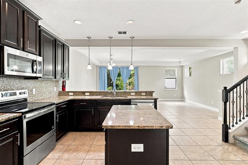 For Sale: $320,000 (4 beds, 3 baths, 2060 Square Feet)