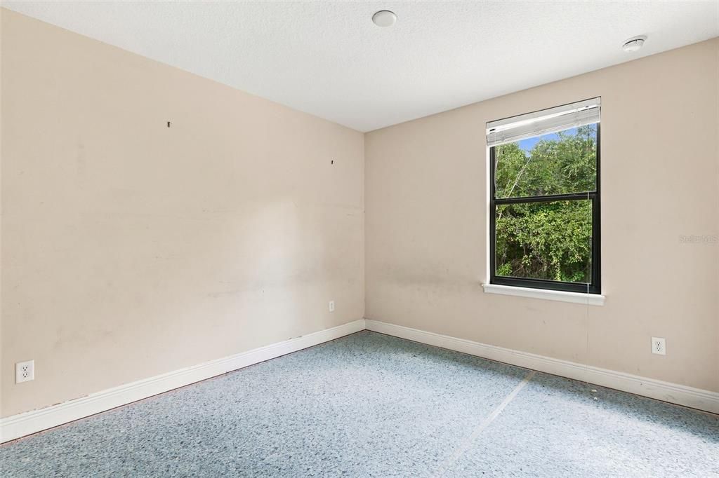 For Sale: $320,000 (4 beds, 3 baths, 2060 Square Feet)