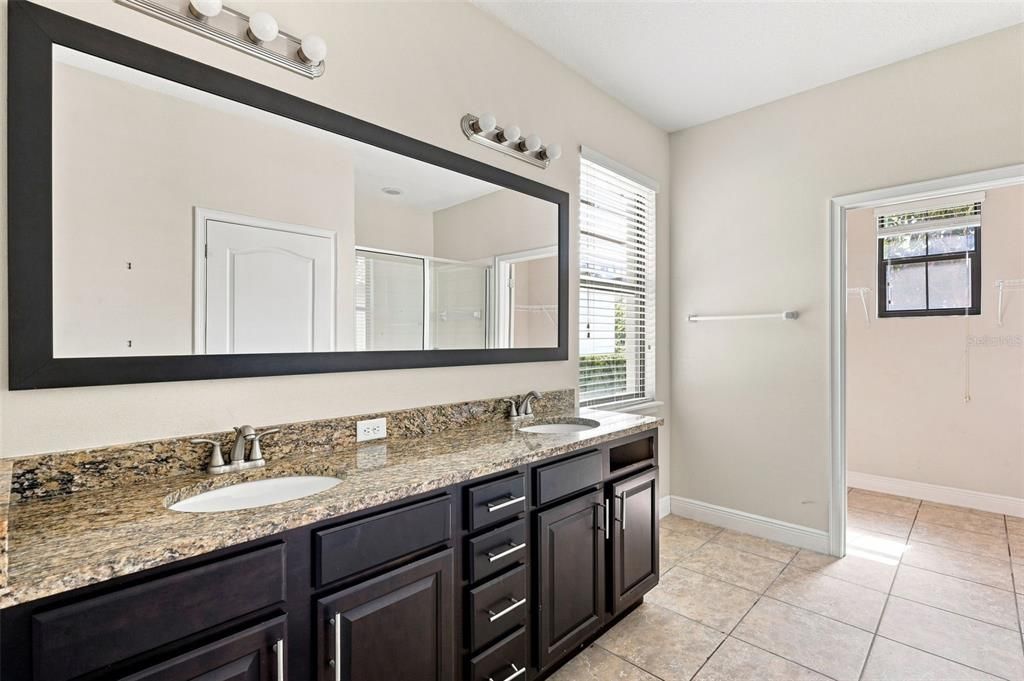 For Sale: $320,000 (4 beds, 3 baths, 2060 Square Feet)