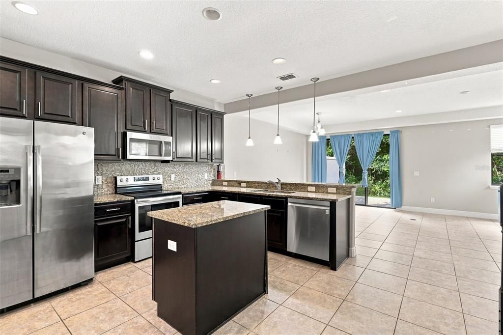 For Sale: $320,000 (4 beds, 3 baths, 2060 Square Feet)
