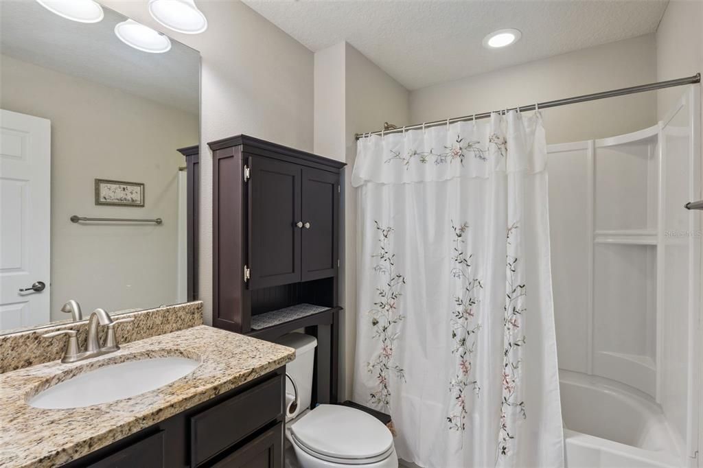 En Venta: $649,900 (4 camas, 3 baños, 4391 Pies cuadrados)