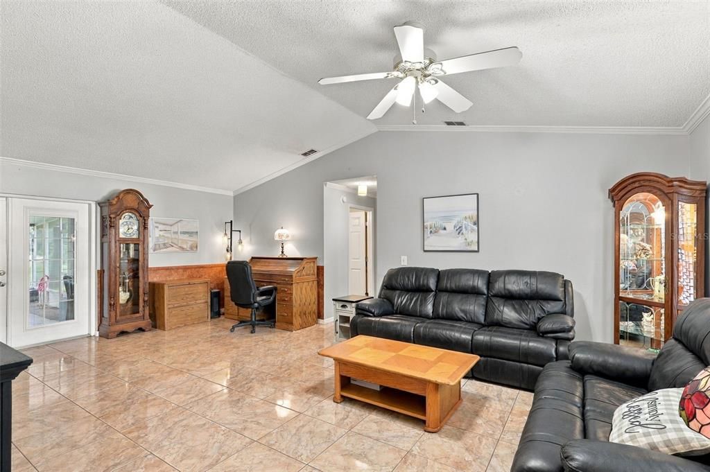 For Sale: $329,500 (3 beds, 2 baths, 1480 Square Feet)