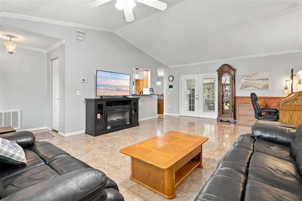 For Sale: $329,500 (3 beds, 2 baths, 1480 Square Feet)