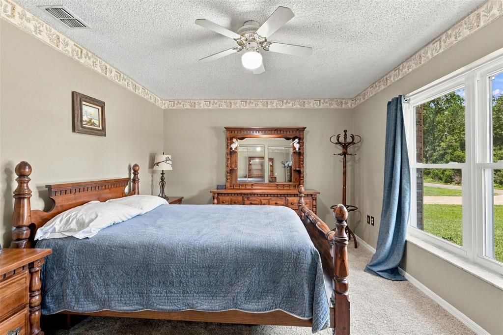 For Sale: $329,500 (3 beds, 2 baths, 1480 Square Feet)