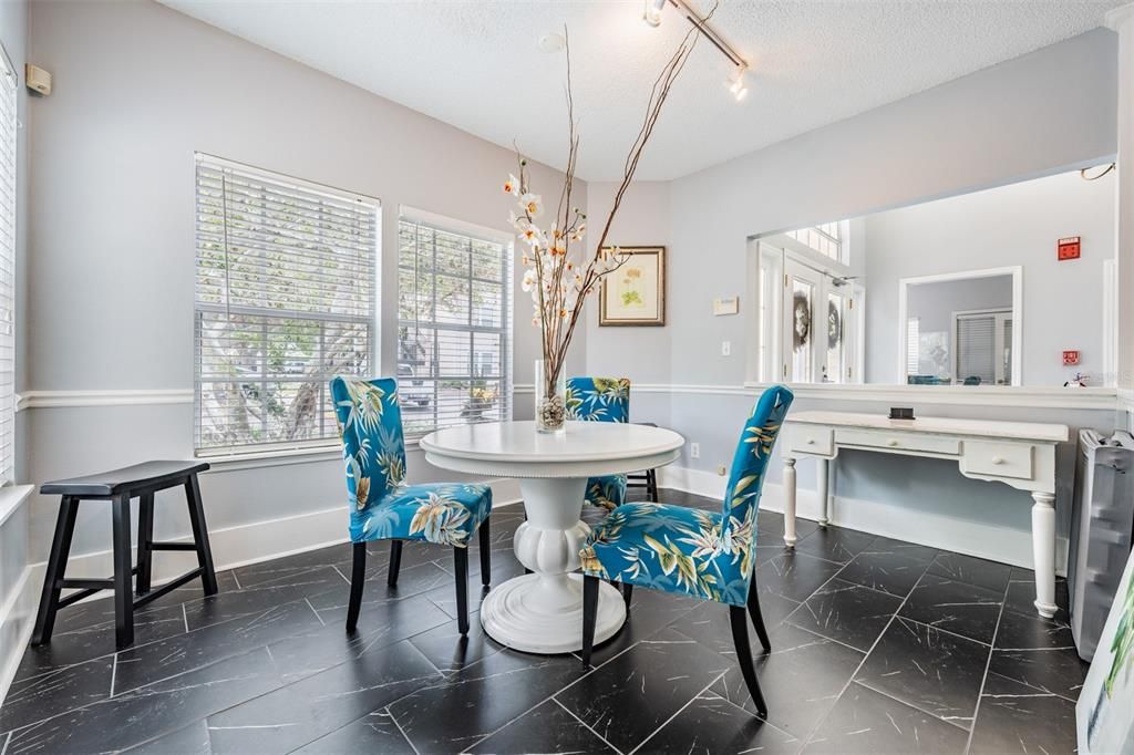 For Rent: $2,100 (2 beds, 2 baths, 1121 Square Feet)