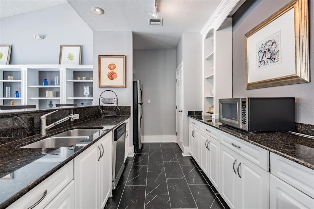 For Rent: $2,100 (2 beds, 2 baths, 1121 Square Feet)
