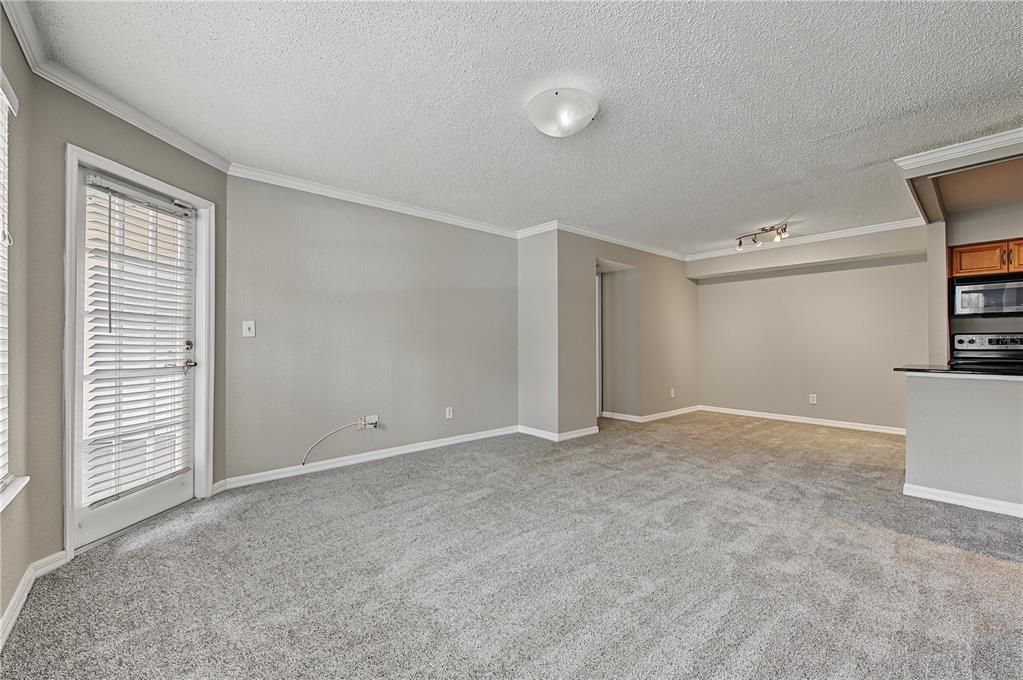 For Rent: $2,100 (2 beds, 2 baths, 1121 Square Feet)