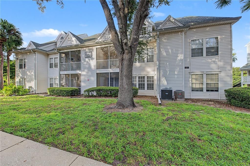 For Rent: $2,100 (2 beds, 2 baths, 1121 Square Feet)