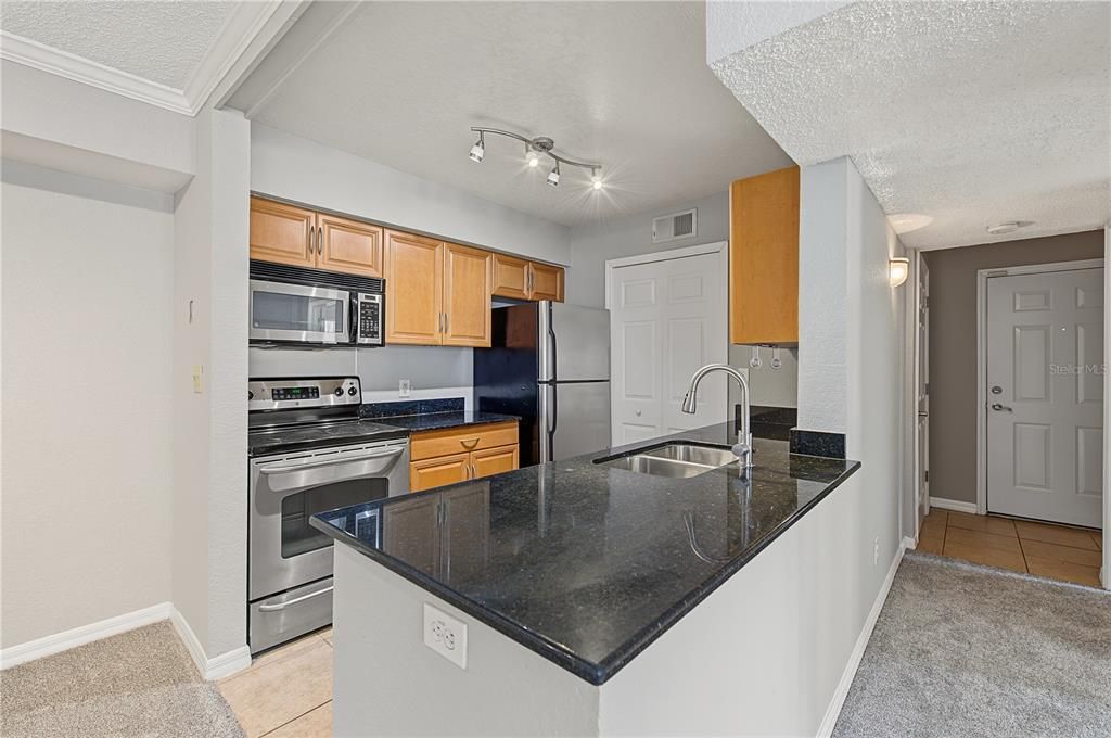 For Rent: $2,100 (2 beds, 2 baths, 1121 Square Feet)