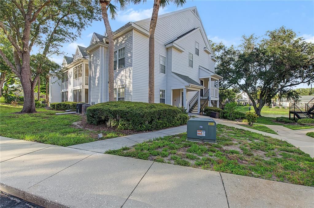 For Rent: $2,100 (2 beds, 2 baths, 1121 Square Feet)