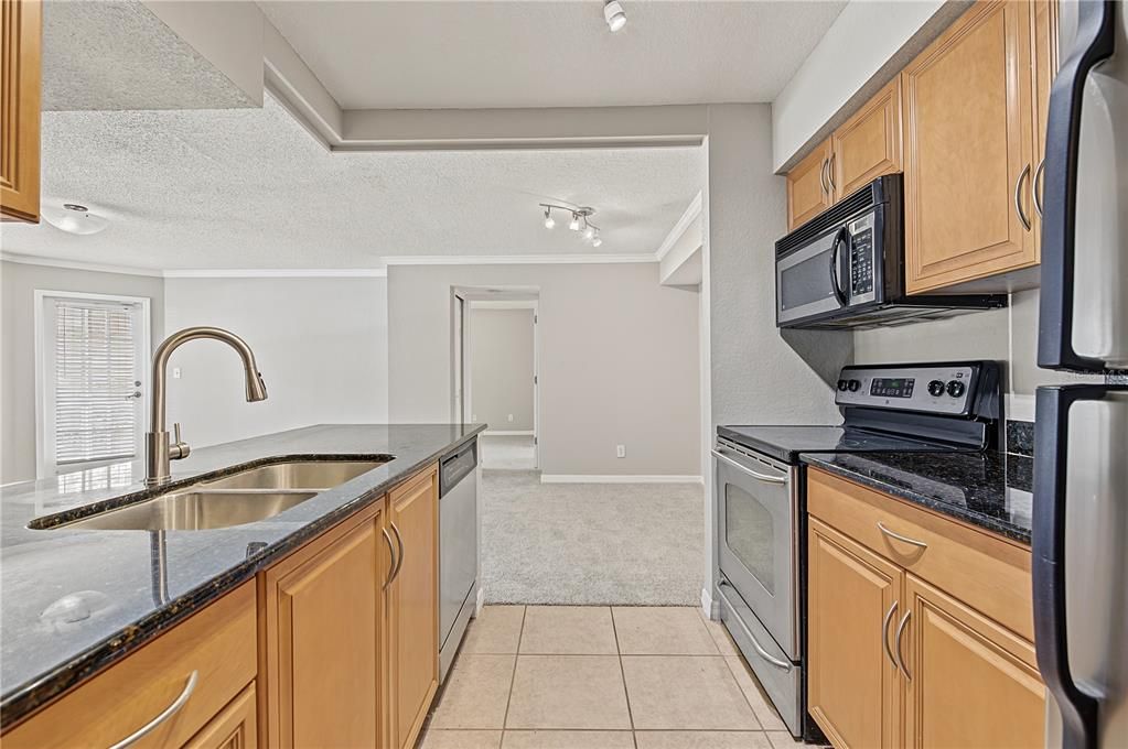 For Rent: $2,100 (2 beds, 2 baths, 1121 Square Feet)