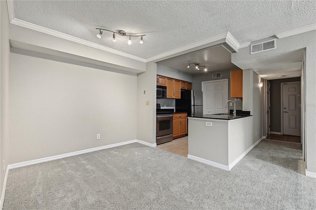 For Rent: $2,100 (2 beds, 2 baths, 1121 Square Feet)