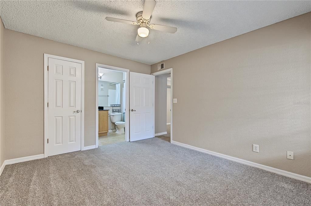 For Rent: $2,100 (2 beds, 2 baths, 1121 Square Feet)