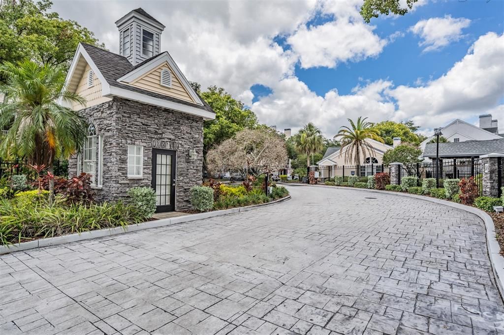 For Rent: $2,100 (2 beds, 2 baths, 1121 Square Feet)