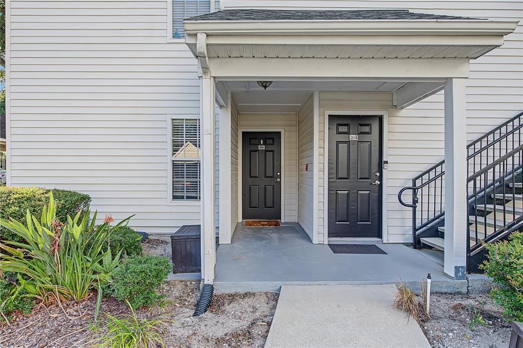 For Rent: $2,100 (2 beds, 2 baths, 1121 Square Feet)