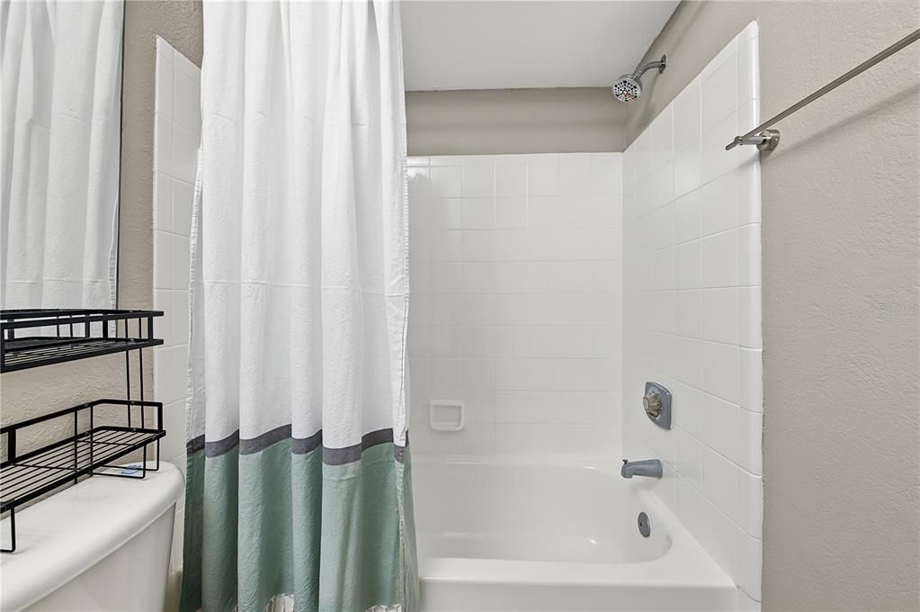 For Rent: $2,100 (2 beds, 2 baths, 1121 Square Feet)