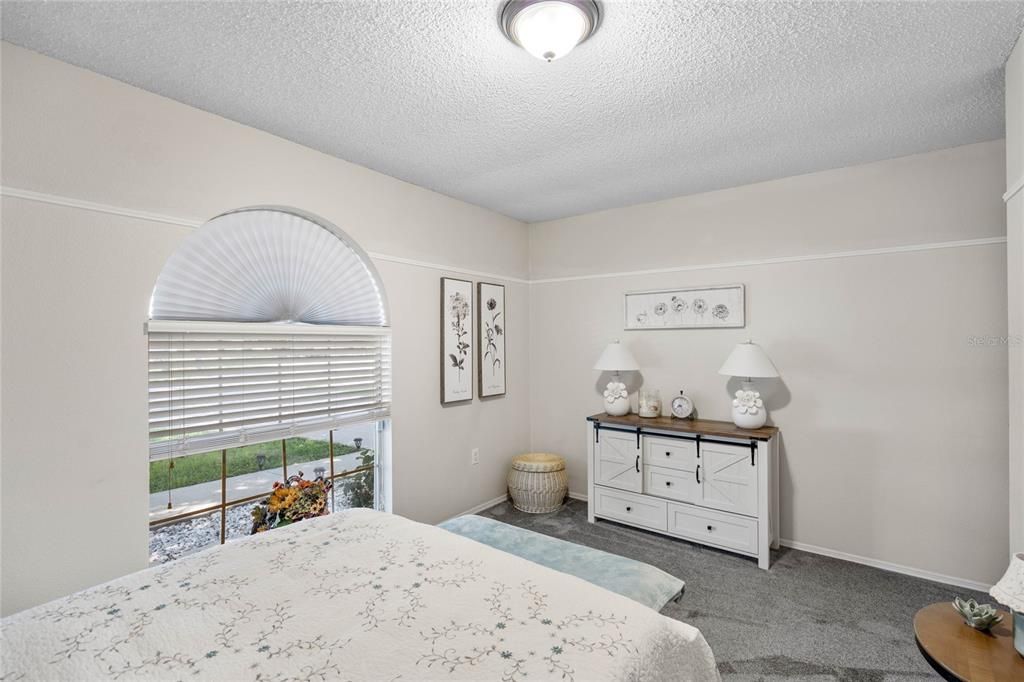 For Sale: $350,000 (3 beds, 2 baths, 1533 Square Feet)