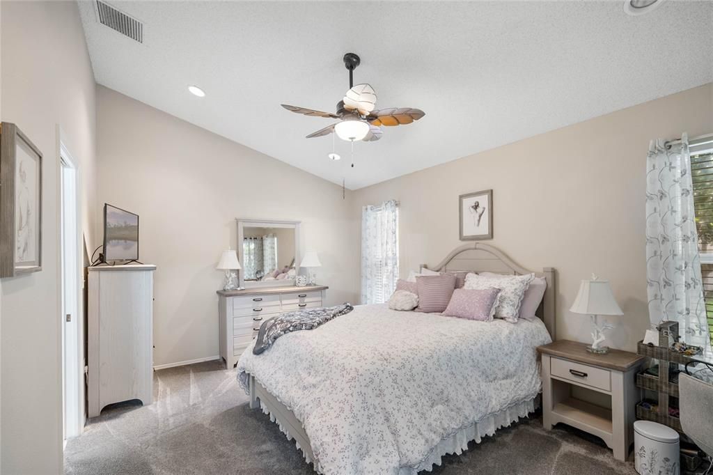 For Sale: $350,000 (3 beds, 2 baths, 1533 Square Feet)