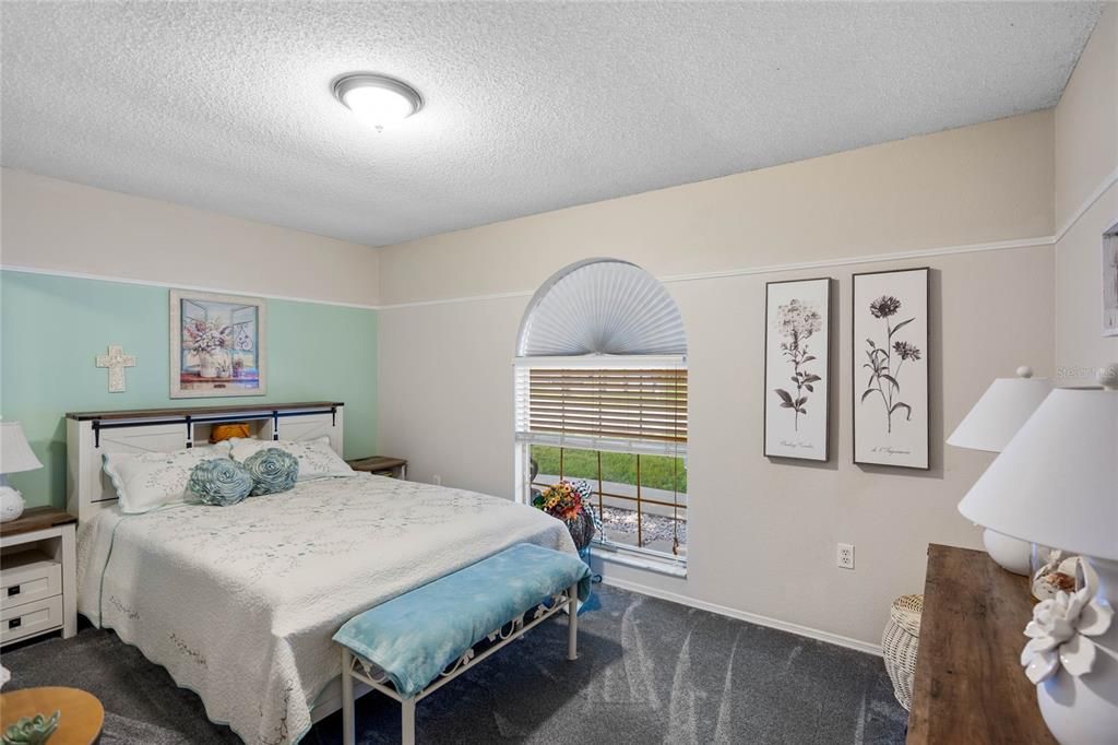 For Sale: $350,000 (3 beds, 2 baths, 1533 Square Feet)