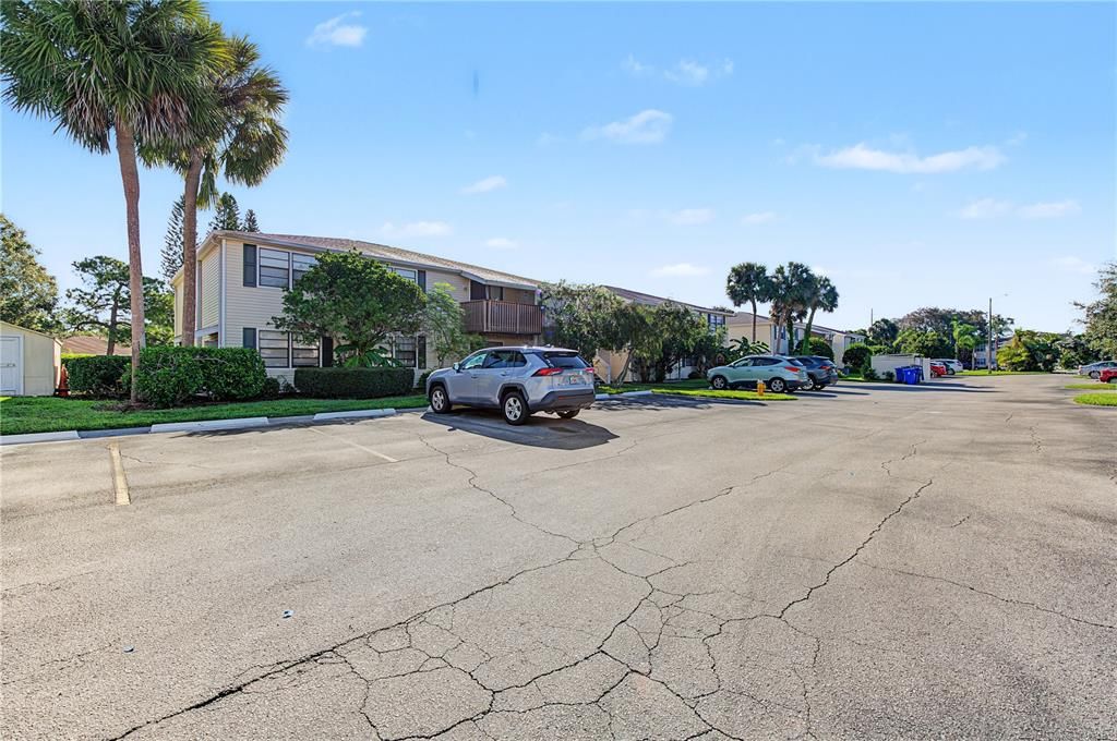 For Sale: $114,900 (2 beds, 2 baths, 915 Square Feet)