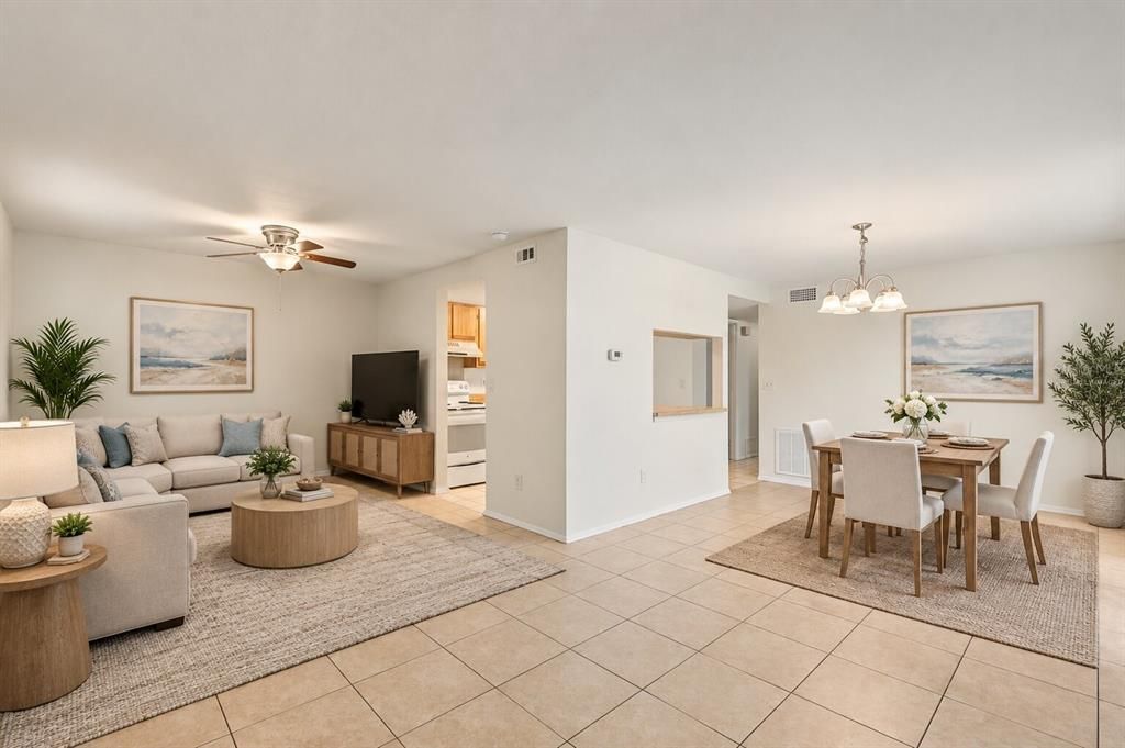 For Sale: $114,900 (2 beds, 2 baths, 915 Square Feet)