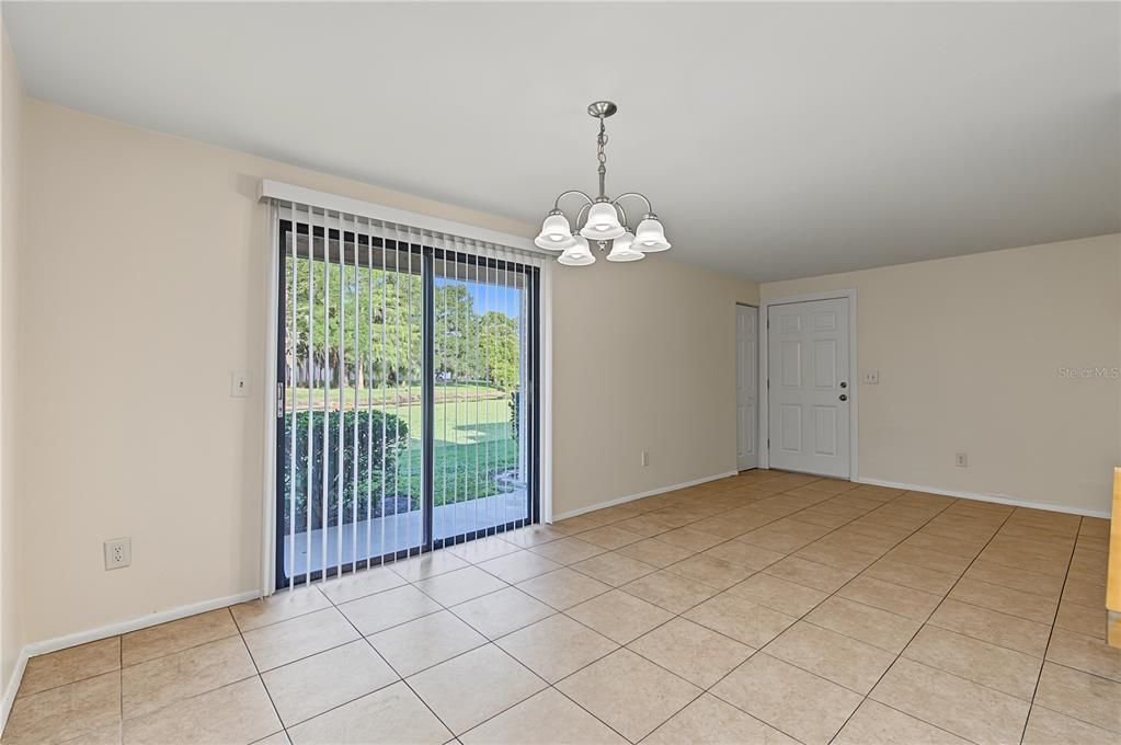 For Sale: $114,900 (2 beds, 2 baths, 915 Square Feet)