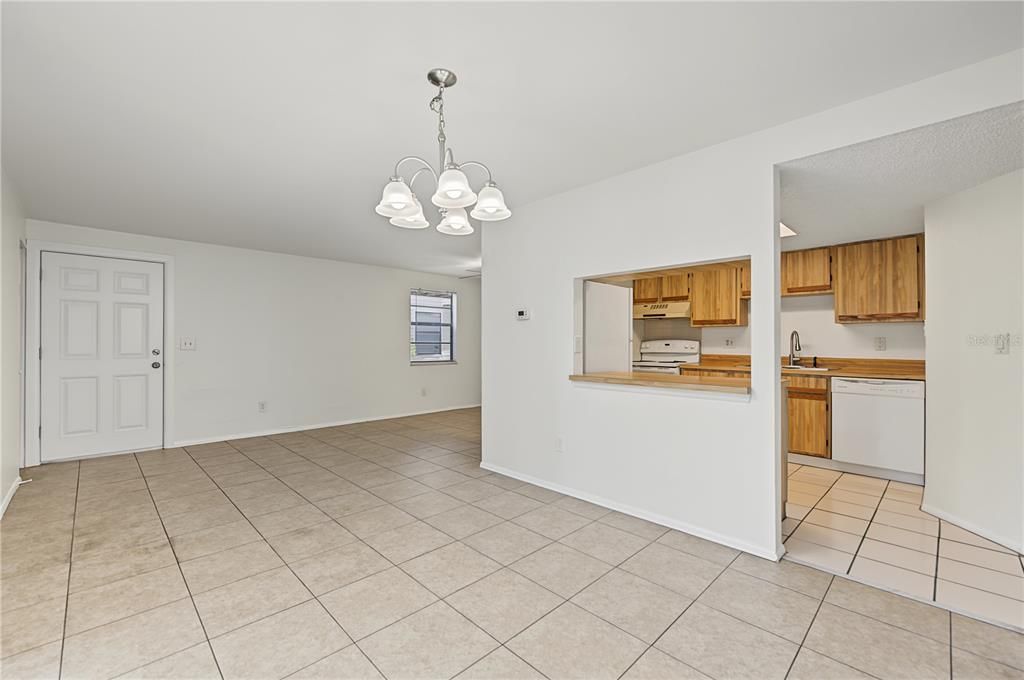 For Sale: $114,900 (2 beds, 2 baths, 915 Square Feet)
