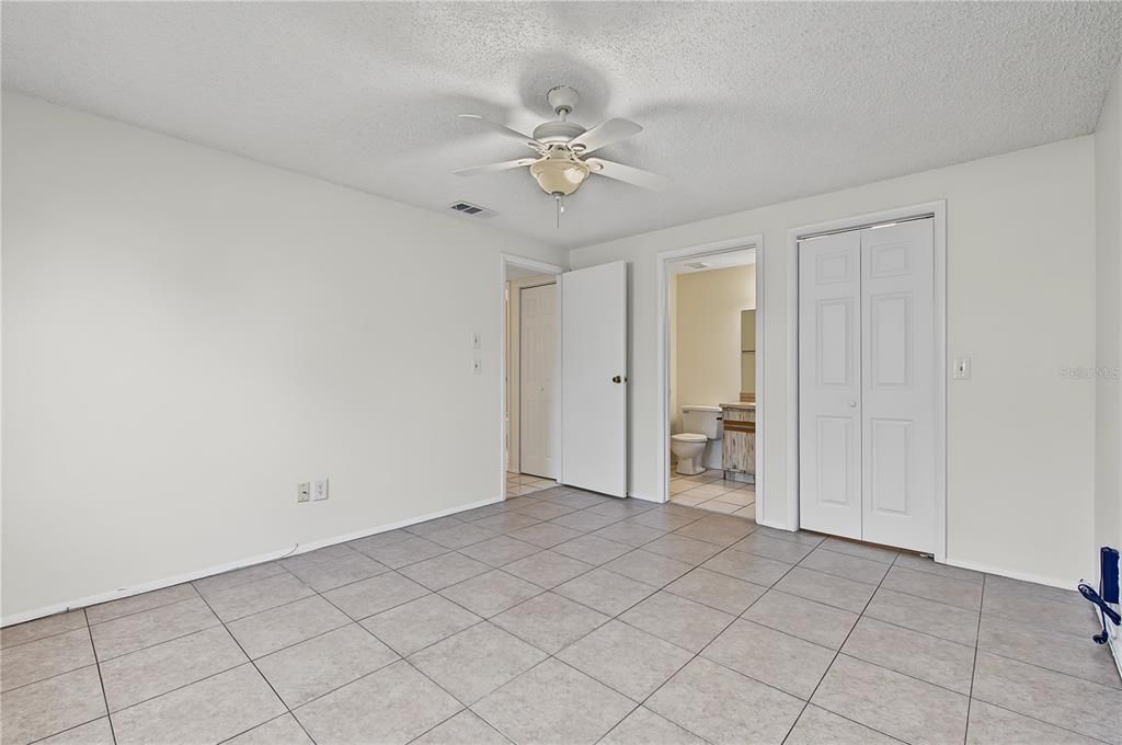 For Sale: $114,900 (2 beds, 2 baths, 915 Square Feet)