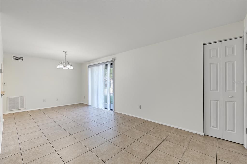 For Sale: $114,900 (2 beds, 2 baths, 915 Square Feet)