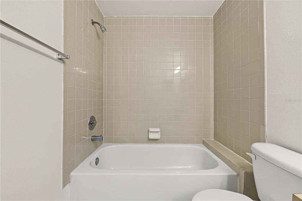 For Sale: $114,900 (2 beds, 2 baths, 915 Square Feet)