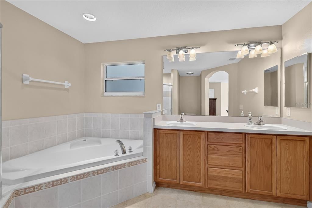 For Sale: $345,000 (3 beds, 2 baths, 1714 Square Feet)