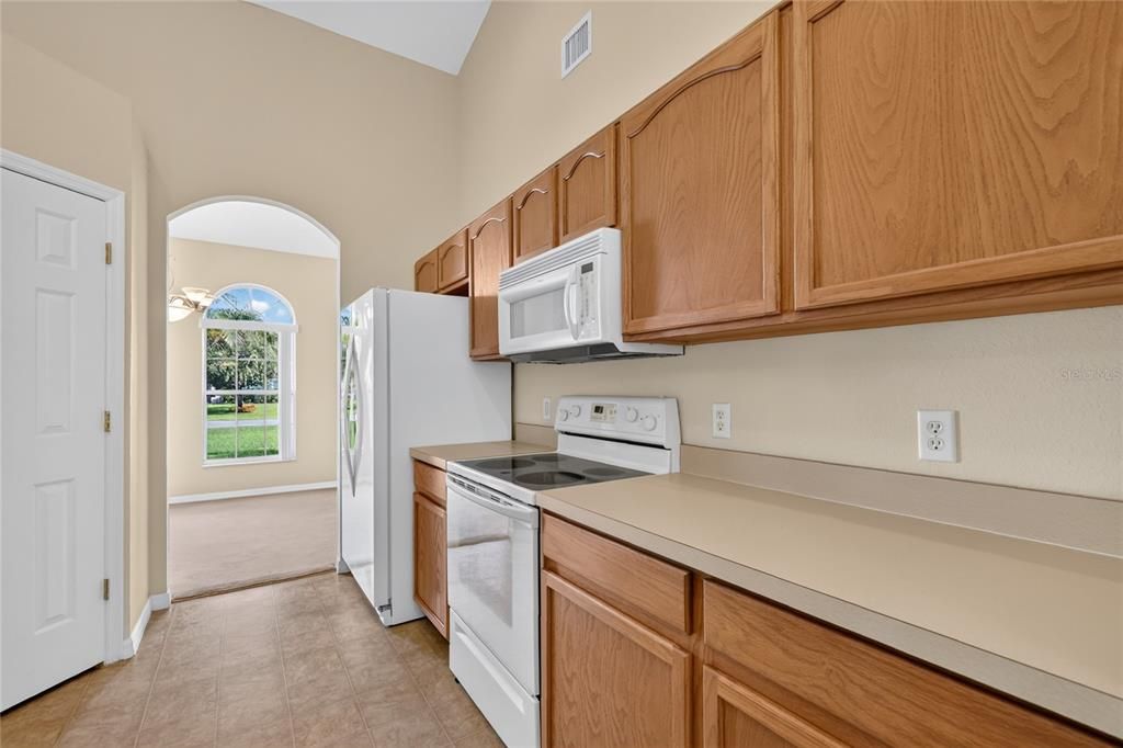 For Sale: $345,000 (3 beds, 2 baths, 1714 Square Feet)