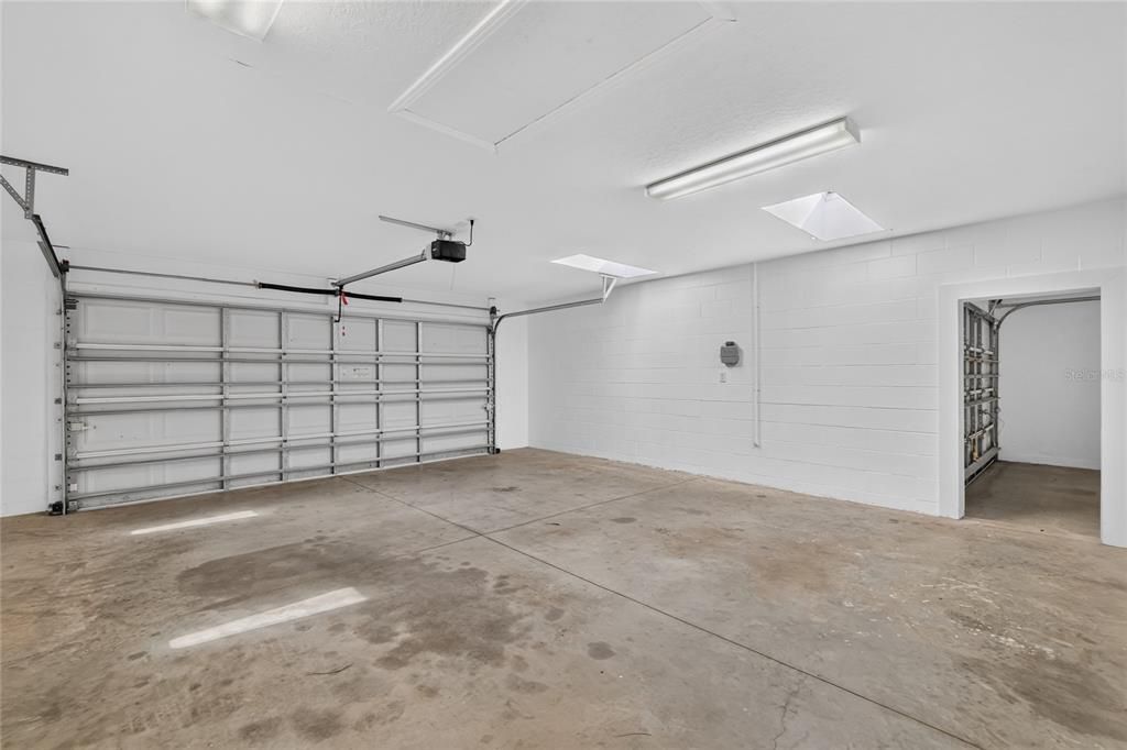 For Sale: $345,000 (3 beds, 2 baths, 1714 Square Feet)