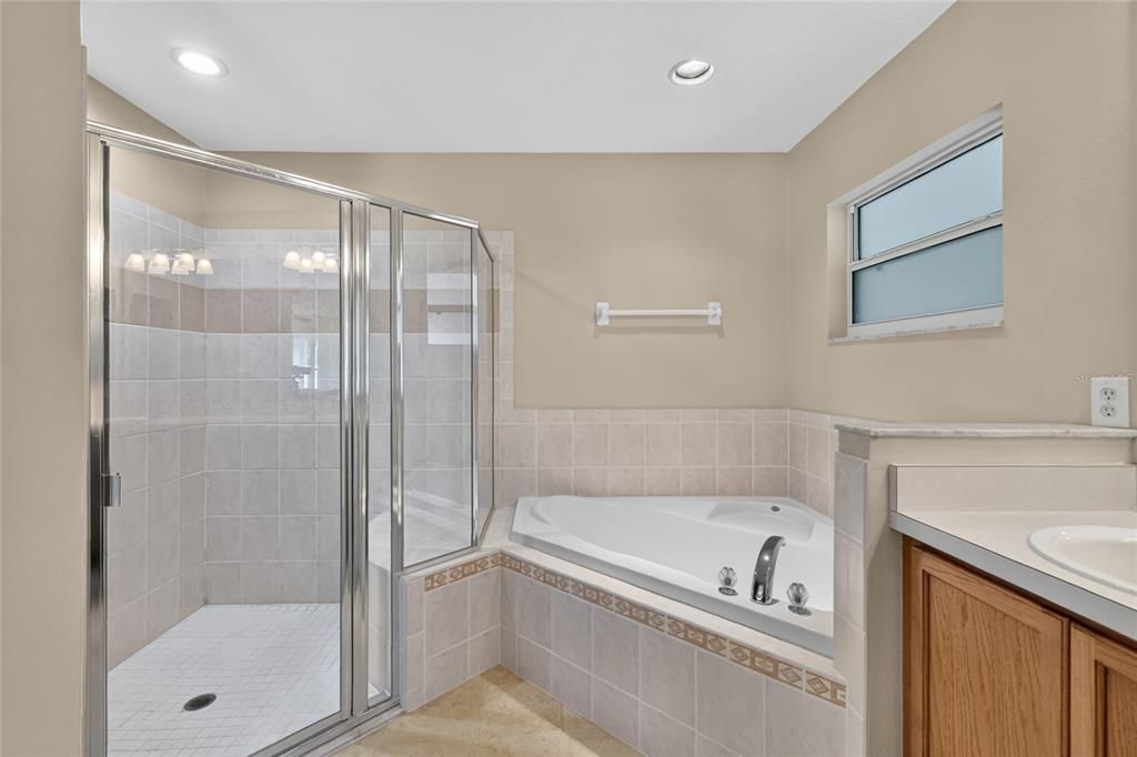 For Sale: $345,000 (3 beds, 2 baths, 1714 Square Feet)